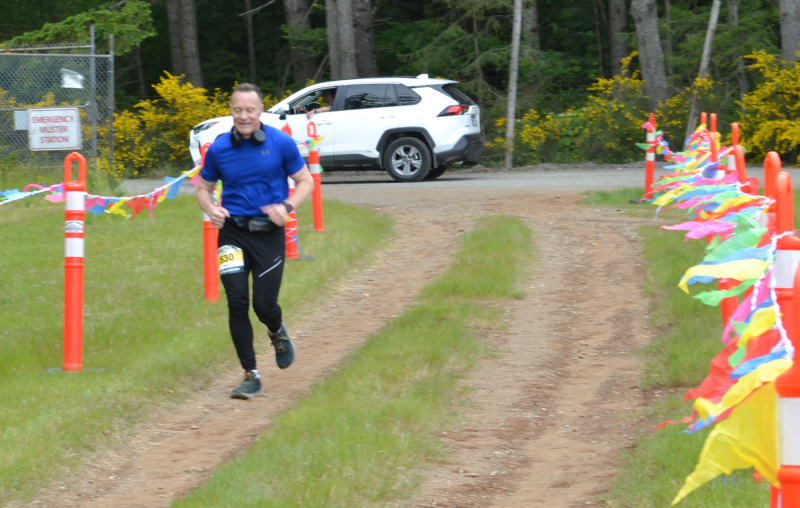 Marc Blanchard approaching the finish line after 26km